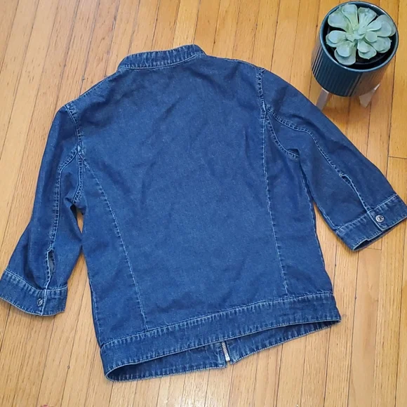 Perfect jean jacket - Picture 2 of 6